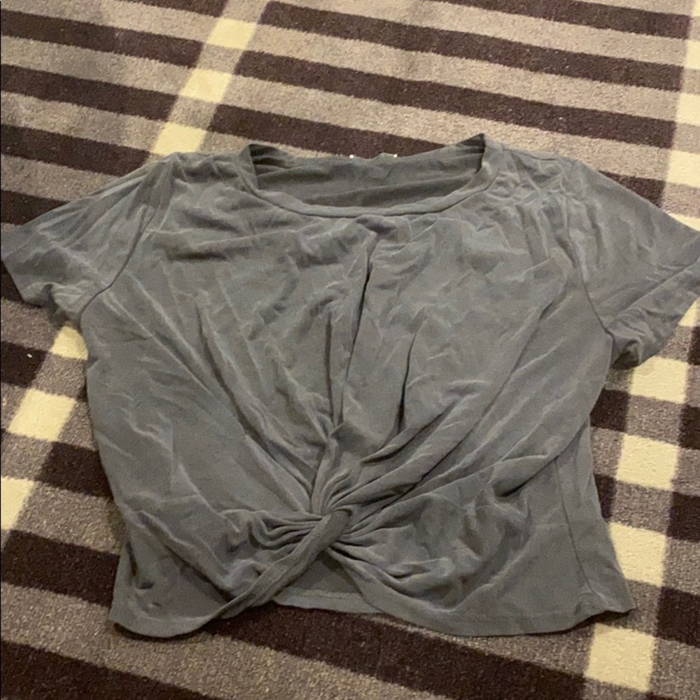 Crop knotted T-shirt